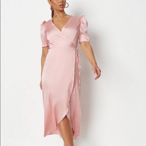 NEW MISSGUIDED BLUSH SATIN PUFF SLEEVE HIGH